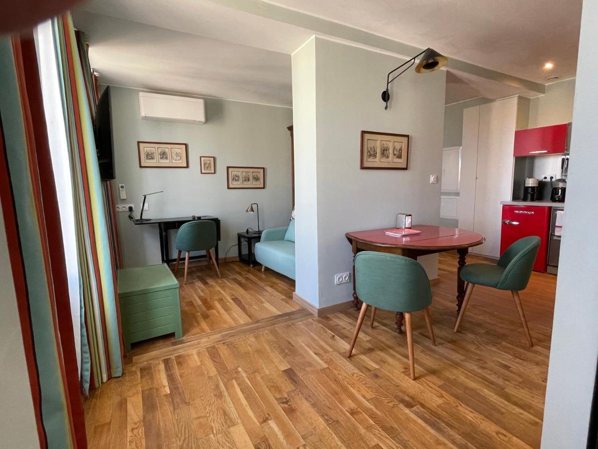 Appartement Mignon Calme Douillet Ascenseur Clim Etage Eleve Proche Parking Et Toutes Commodites Au Coeur Du Toulon Historique Exteriör bild