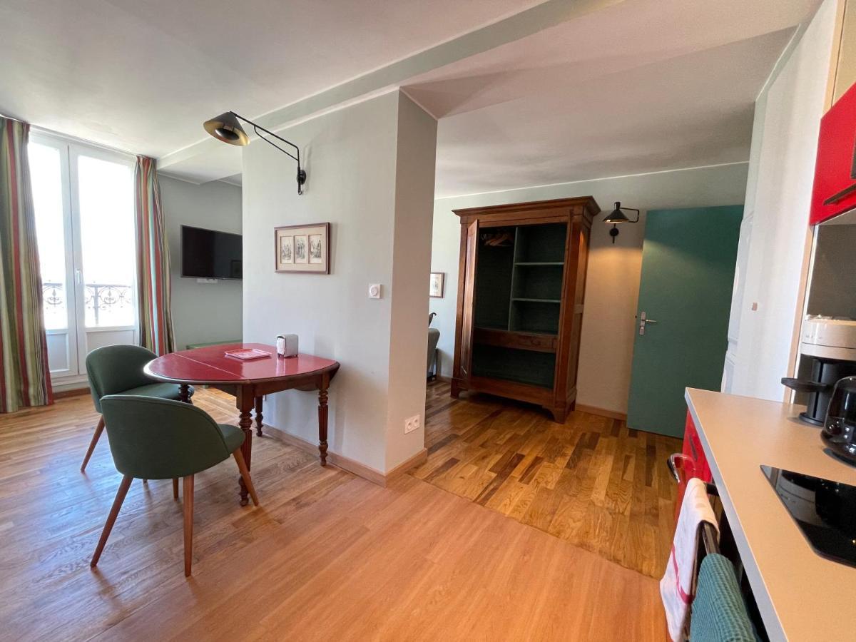 Appartement Mignon Calme Douillet Ascenseur Clim Etage Eleve Proche Parking Et Toutes Commodites Au Coeur Du Toulon Historique Exteriör bild