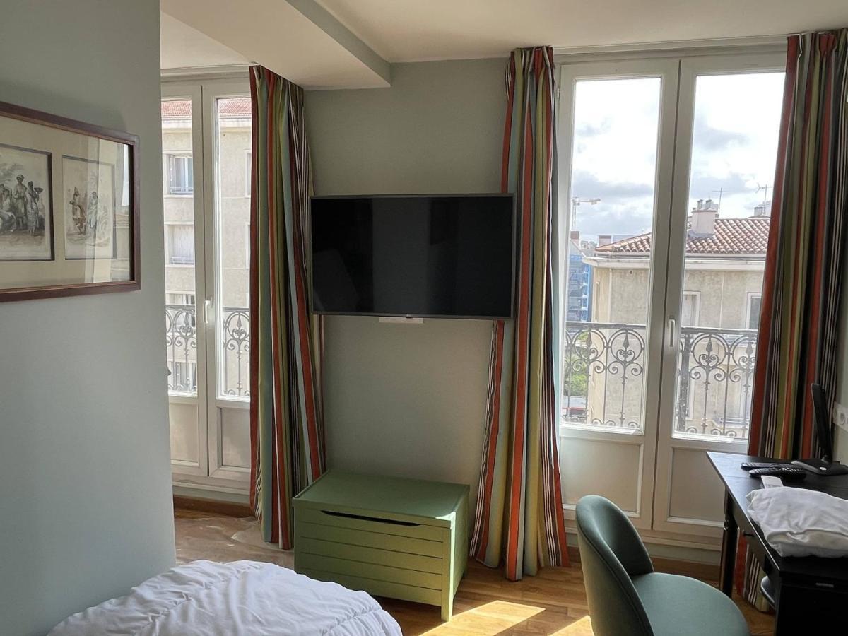 Appartement Mignon Calme Douillet Ascenseur Clim Etage Eleve Proche Parking Et Toutes Commodites Au Coeur Du Toulon Historique Exteriör bild