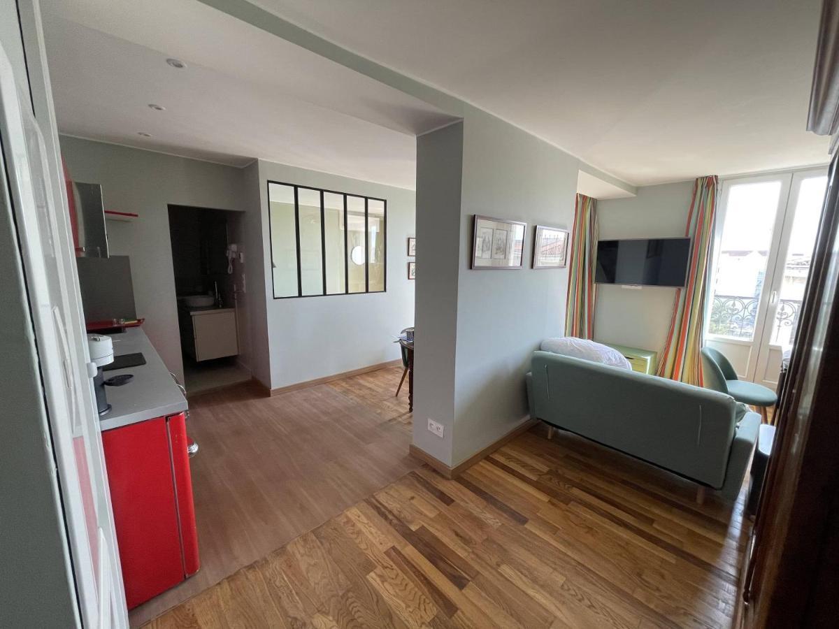 Appartement Mignon Calme Douillet Ascenseur Clim Etage Eleve Proche Parking Et Toutes Commodites Au Coeur Du Toulon Historique Exteriör bild