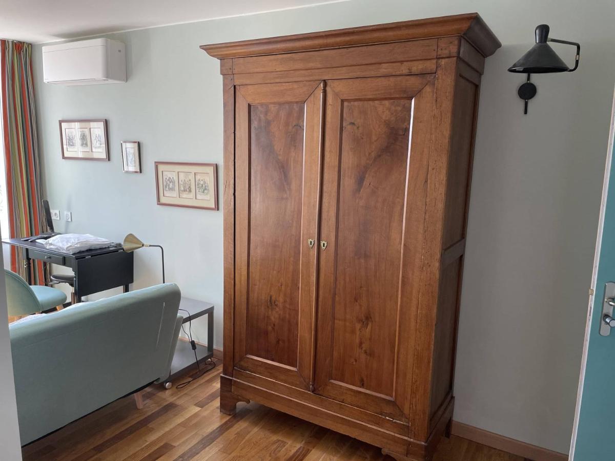 Appartement Mignon Calme Douillet Ascenseur Clim Etage Eleve Proche Parking Et Toutes Commodites Au Coeur Du Toulon Historique Exteriör bild