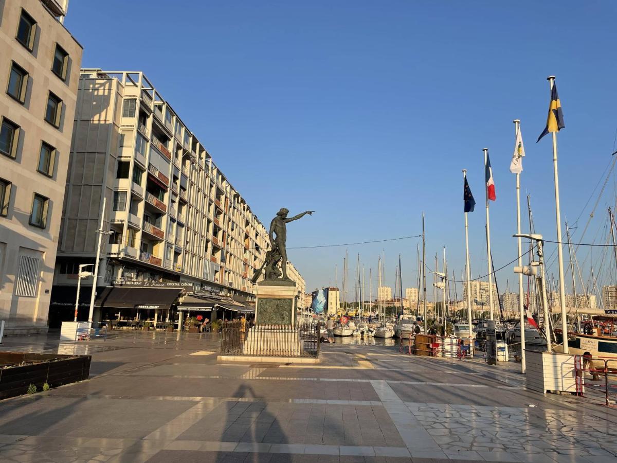 Appartement Mignon Calme Douillet Ascenseur Clim Etage Eleve Proche Parking Et Toutes Commodites Au Coeur Du Toulon Historique Exteriör bild