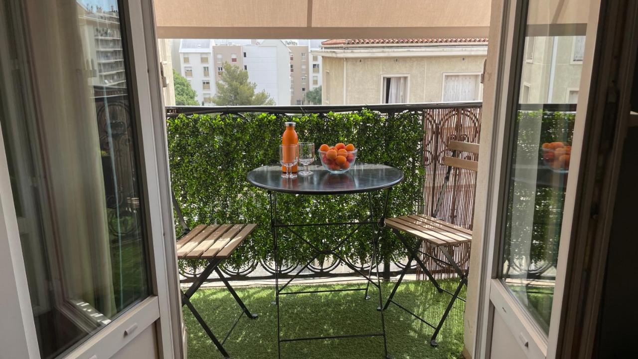 Appartement Mignon Calme Douillet Ascenseur Clim Etage Eleve Proche Parking Et Toutes Commodites Au Coeur Du Toulon Historique Exteriör bild