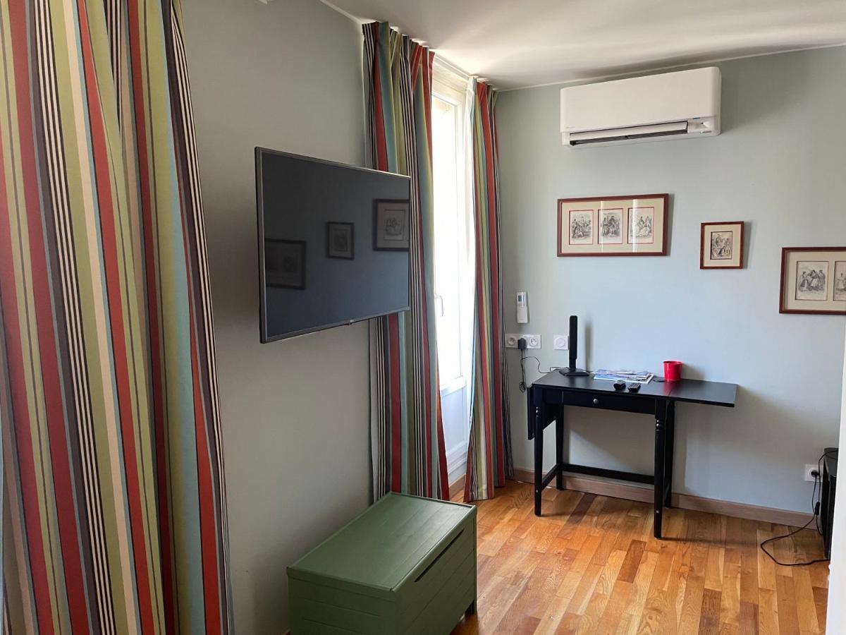 Appartement Mignon Calme Douillet Ascenseur Clim Etage Eleve Proche Parking Et Toutes Commodites Au Coeur Du Toulon Historique Exteriör bild