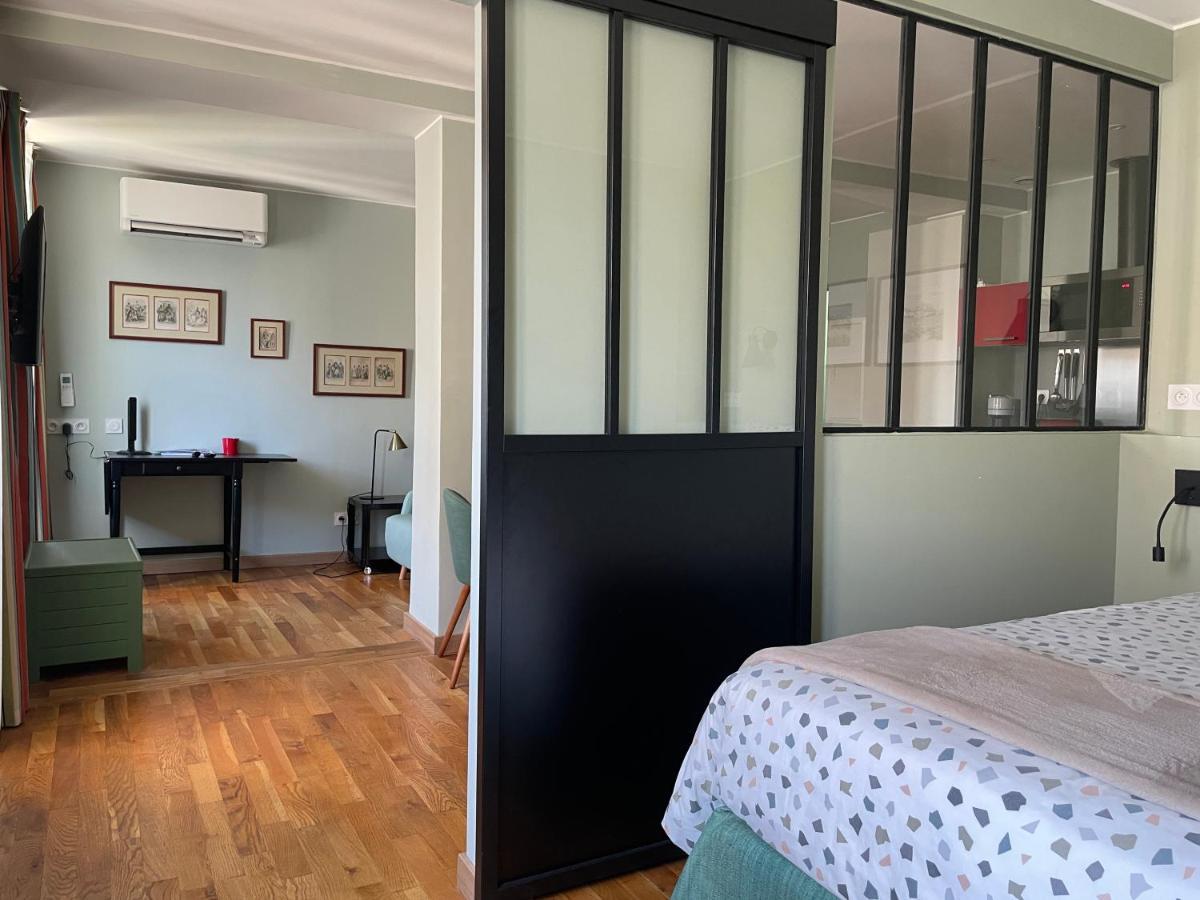 Appartement Mignon Calme Douillet Ascenseur Clim Etage Eleve Proche Parking Et Toutes Commodites Au Coeur Du Toulon Historique Exteriör bild