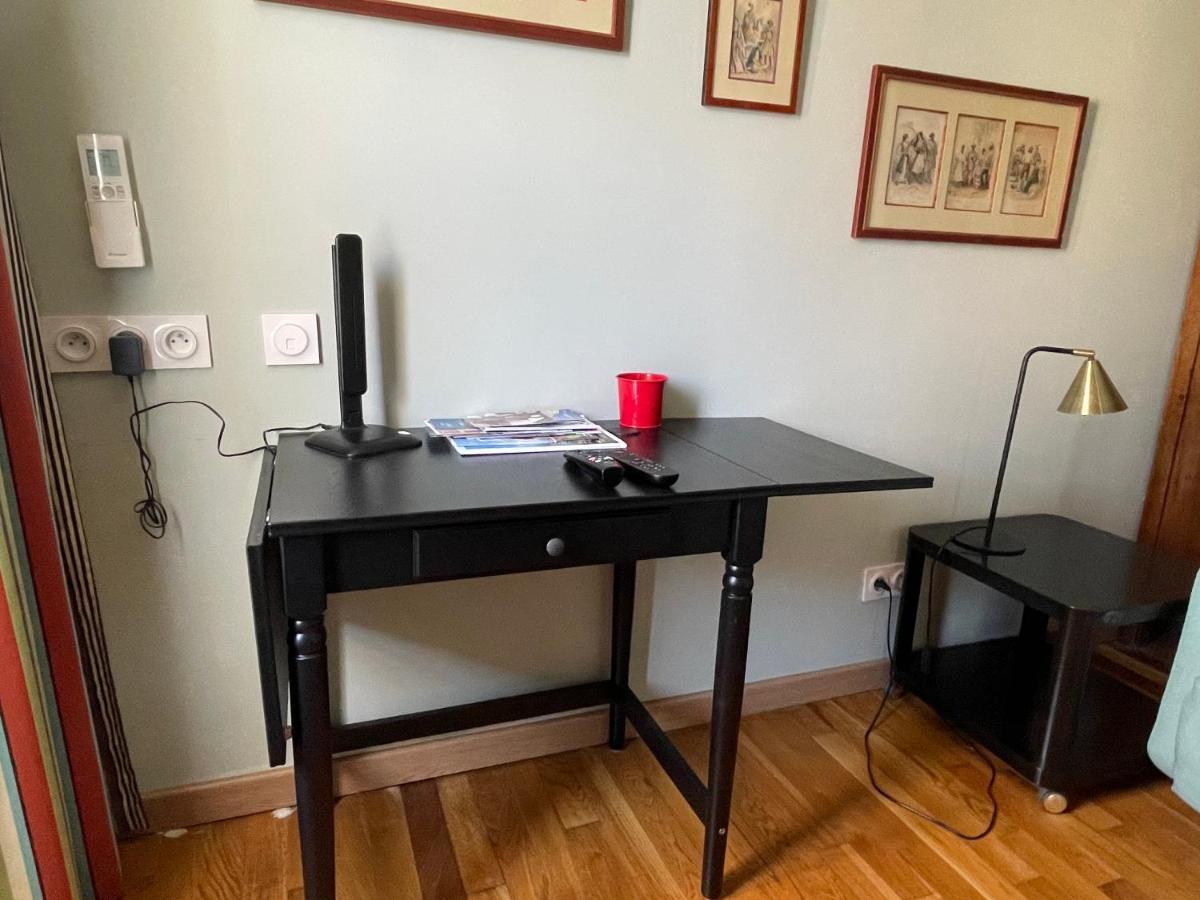 Appartement Mignon Calme Douillet Ascenseur Clim Etage Eleve Proche Parking Et Toutes Commodites Au Coeur Du Toulon Historique Exteriör bild