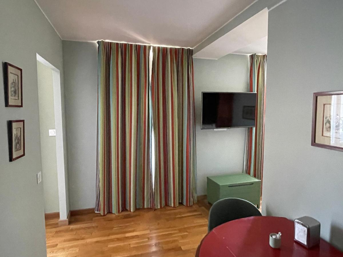 Appartement Mignon Calme Douillet Ascenseur Clim Etage Eleve Proche Parking Et Toutes Commodites Au Coeur Du Toulon Historique Exteriör bild