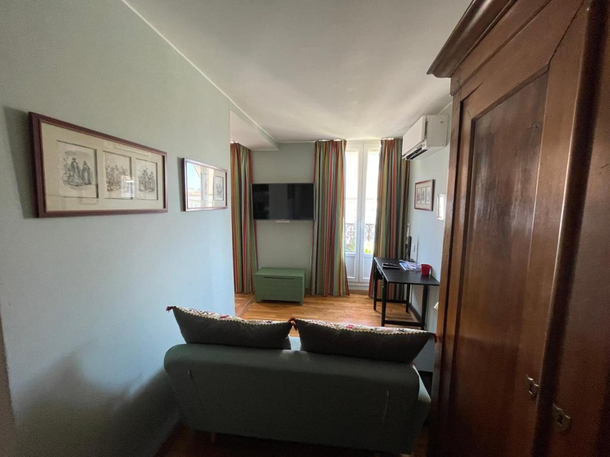 Appartement Mignon Calme Douillet Ascenseur Clim Etage Eleve Proche Parking Et Toutes Commodites Au Coeur Du Toulon Historique Exteriör bild