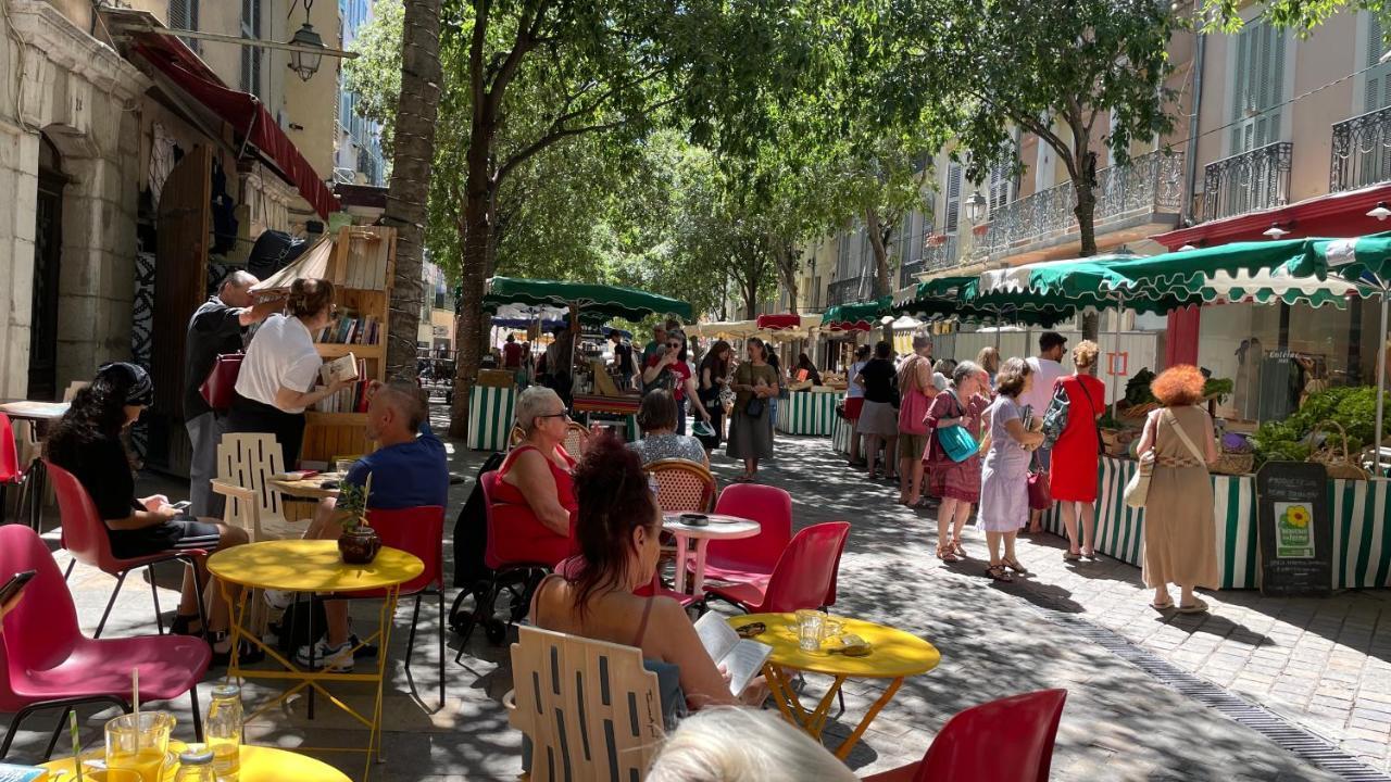 Appartement Mignon Calme Douillet Ascenseur Clim Etage Eleve Proche Parking Et Toutes Commodites Au Coeur Du Toulon Historique Exteriör bild